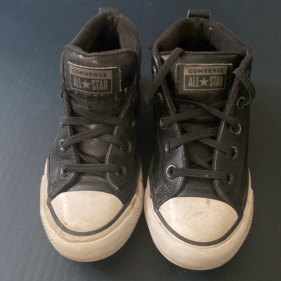 Boys high top Converse sneakers. Child size 1 - Picture 3 of 3